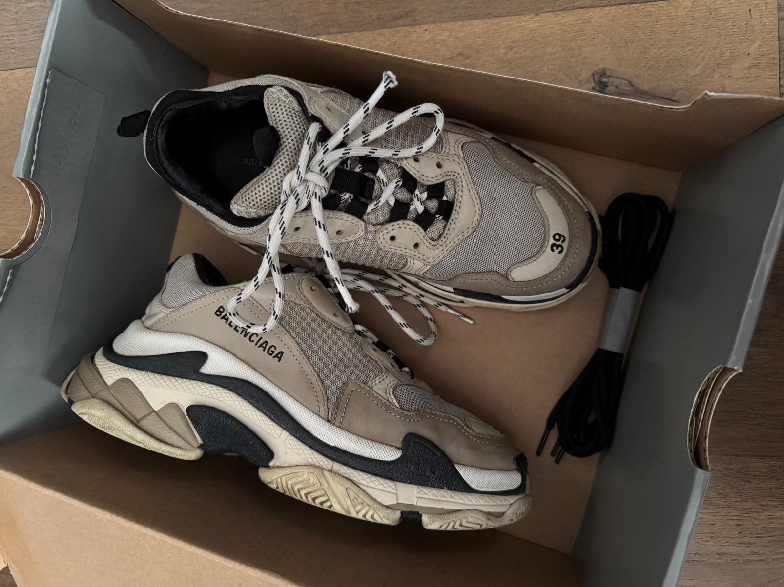Balenciaga triple s, Kleding | Dames, Schoenen, Beige, Ophalen of Verzenden, Sneakers of Gympen, Gedragen