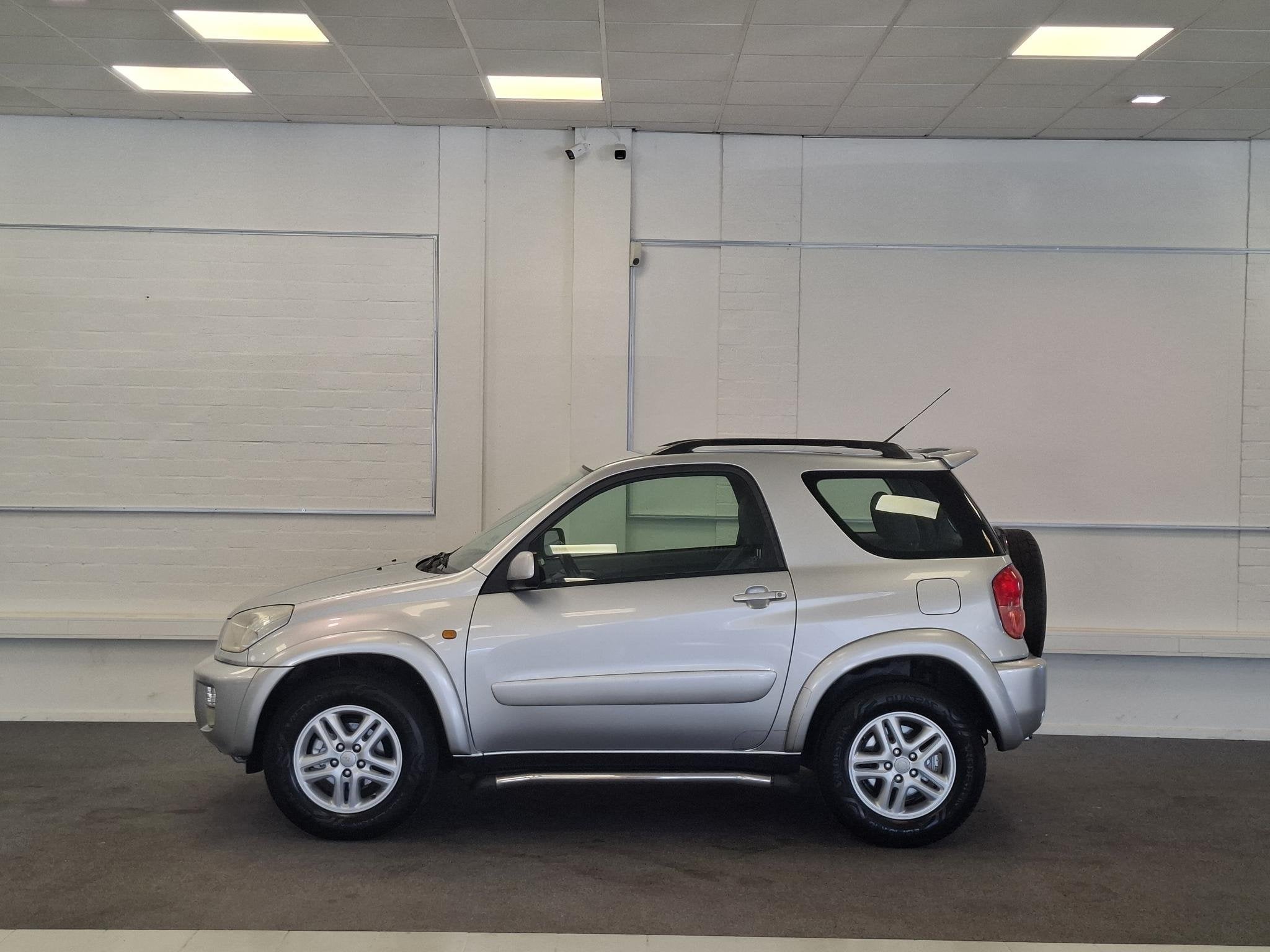 Toyota RAV4 1.8-16V VVT-i Sol Airco Carplay Allseason, Auto's, Voorwielaandrijving, Gebruikt, 4 cilinders, 4 stoelen