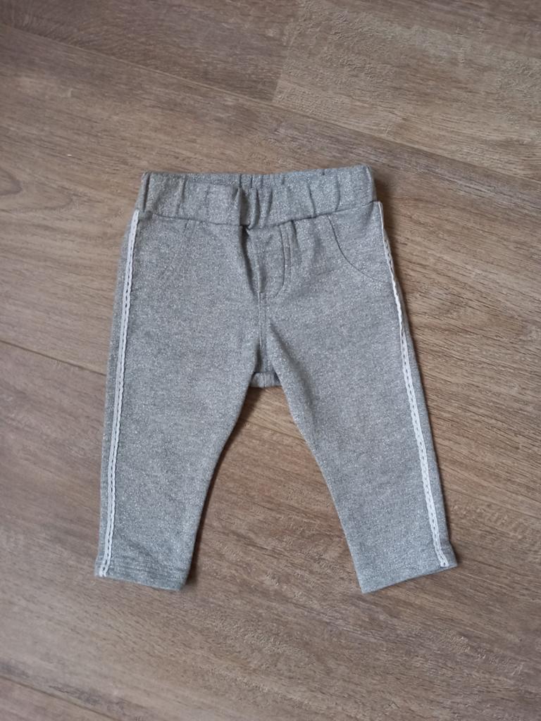 Grijs/zilver glitter broekje gymp maat 62., Kinderen en Baby's, Babykleding | Maat 62, Broekje, Meisje, Ophalen of Verzenden, Zo goed als nieuw