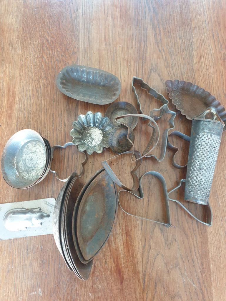 24 stuks oude en antieke vormpjes, Ophalen of Verzenden
