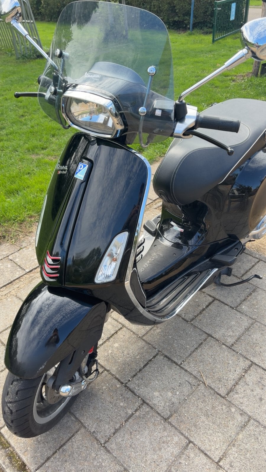 Vespa sprint 50cc zo snel mogelijk weg!!, Fietsen en Brommers, Ophalen, Zo goed als nieuw, Benzine
