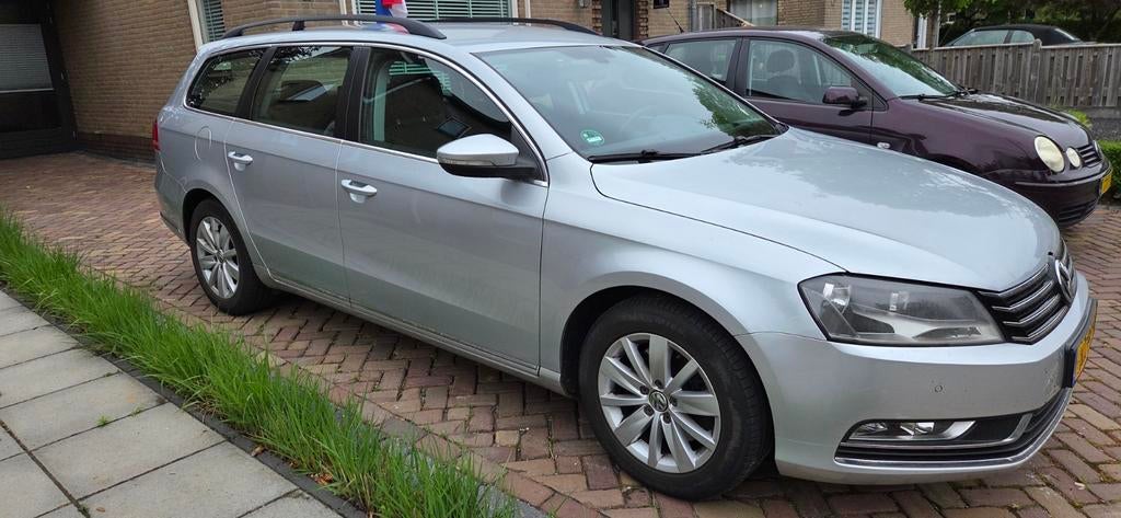 Volkswagen Passat 1.6 TDI 77KW Bluemotion Variant 2013 Grijs, Auto's, Volkswagen, Voorwielaandrijving, Euro 5, Stof, Zwart