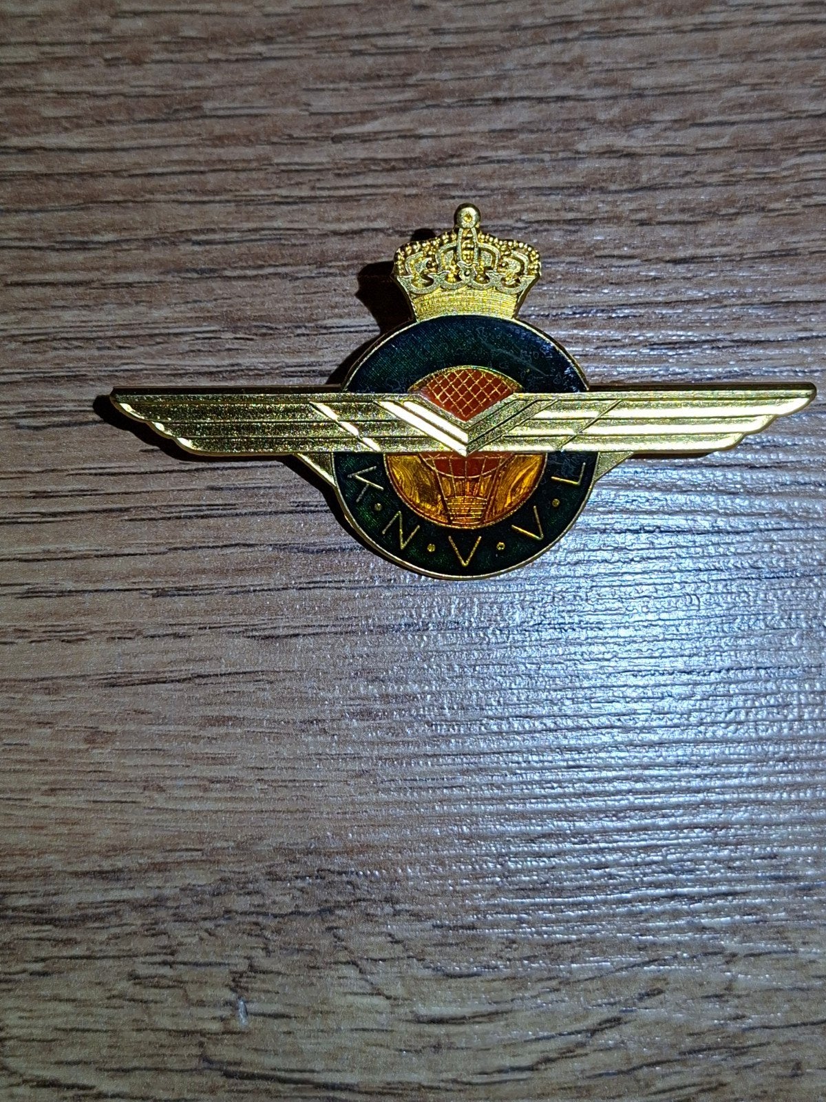 KNVLvL speld Koninklijke Nederlandse Vereniging voor Luchtva, Verzamelen, Ophalen of Verzenden, Zo goed als nieuw, Patch, Badge of Embleem