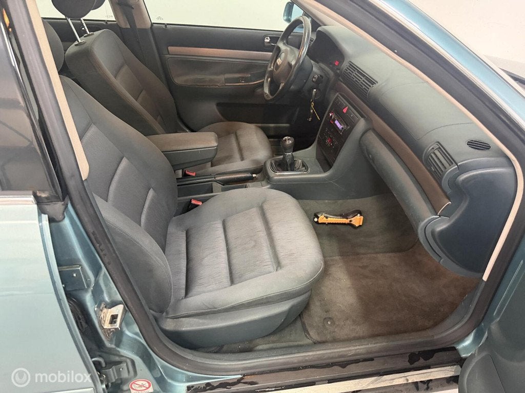 Audi A4 Avant 1.8 5V Turbo Advance RUNNER/EXPORT APK 2027, Auto's, Audi, Voorwielaandrijving, 1300 kg, Gebruikt, Automatische klimaatregeling