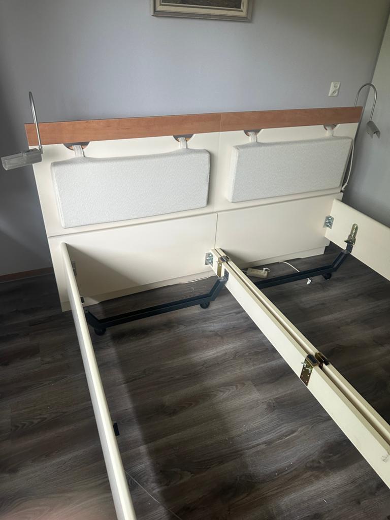 Gratis bedombouw met 2 nachtkastjes, Ophalen, Tweepersoons, Zo goed als nieuw, 180 cm