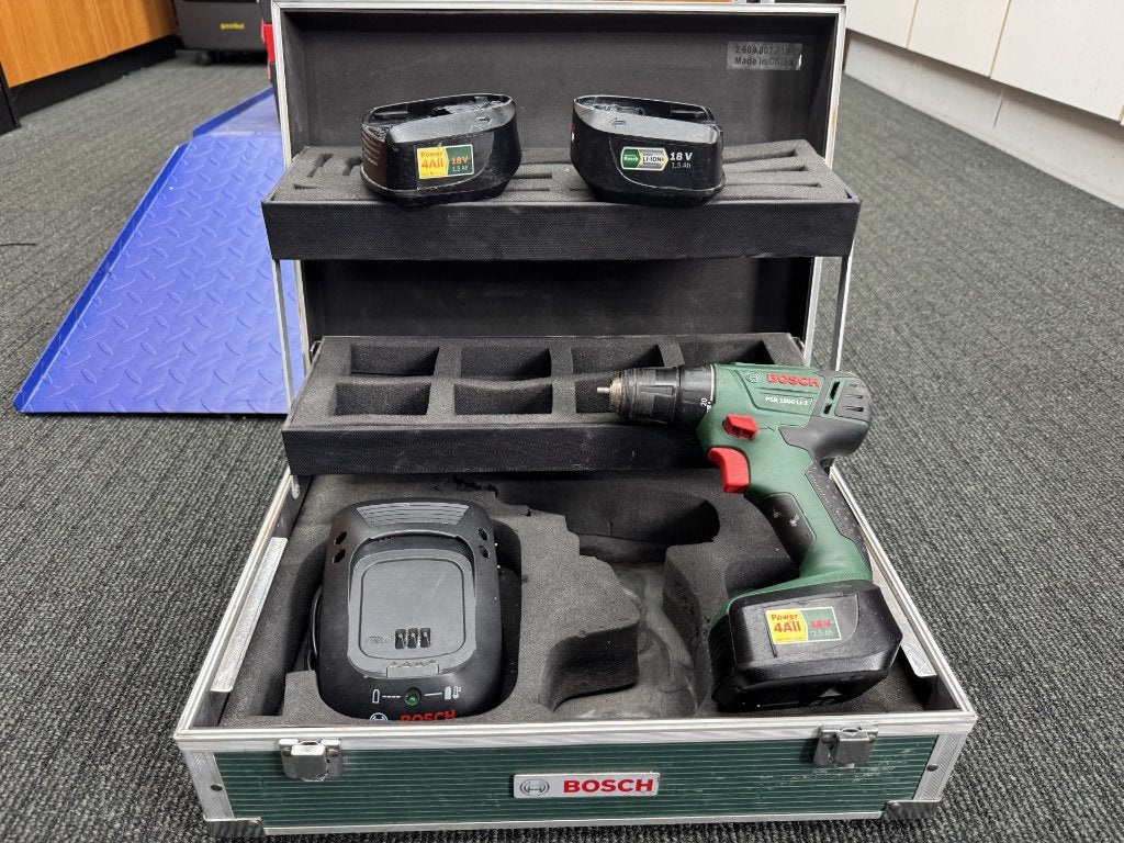 schroeftol bosch met accu's en lader, Ophalen of Verzenden, Gebruikt, Minder dan 400 watt, Boor- en Schroefmachine