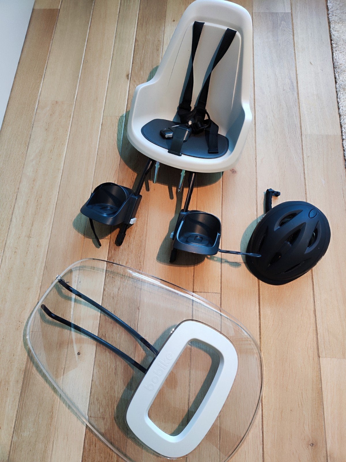 GLOEDNIEUW Bobike voorzitje, scherm en helm, Ophalen, Voetsteuntjes, Voorzitje, Nieuw