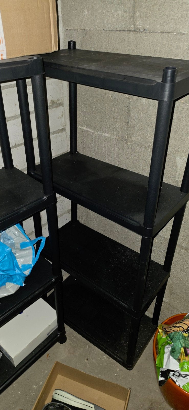 2x Zwarte kunststof stellingkasten 10 euro, Ophalen of Verzenden, Gebruikt