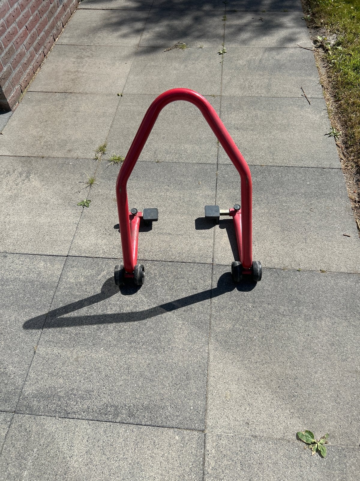 Rode motorfiets paddockstand / achterwielstandaard, Motoren, Ophalen, Gebruikt