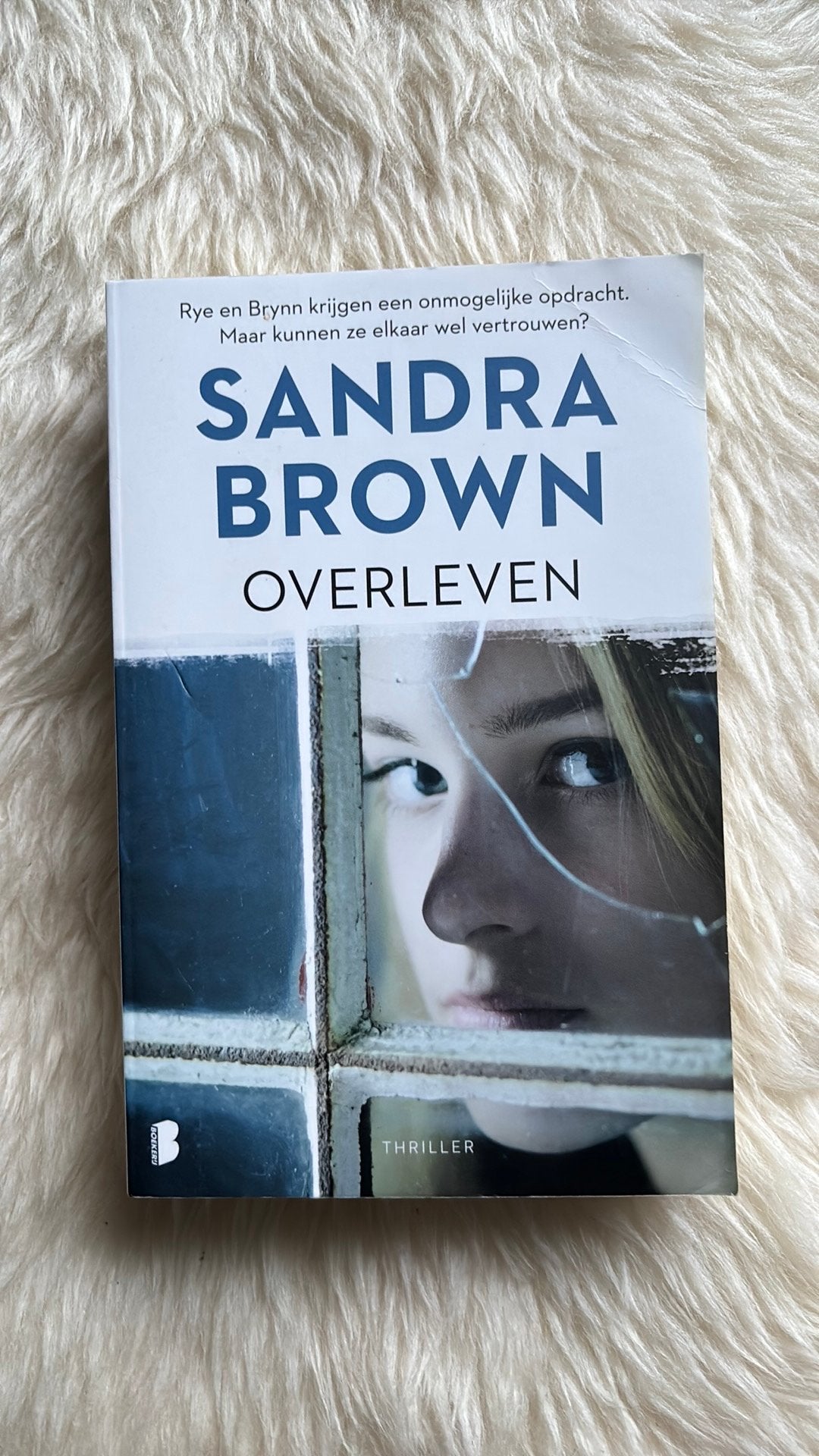 Sandra Brown - Overleven, Boeken, Ophalen of Verzenden, Zo goed als nieuw, Sandra Brown