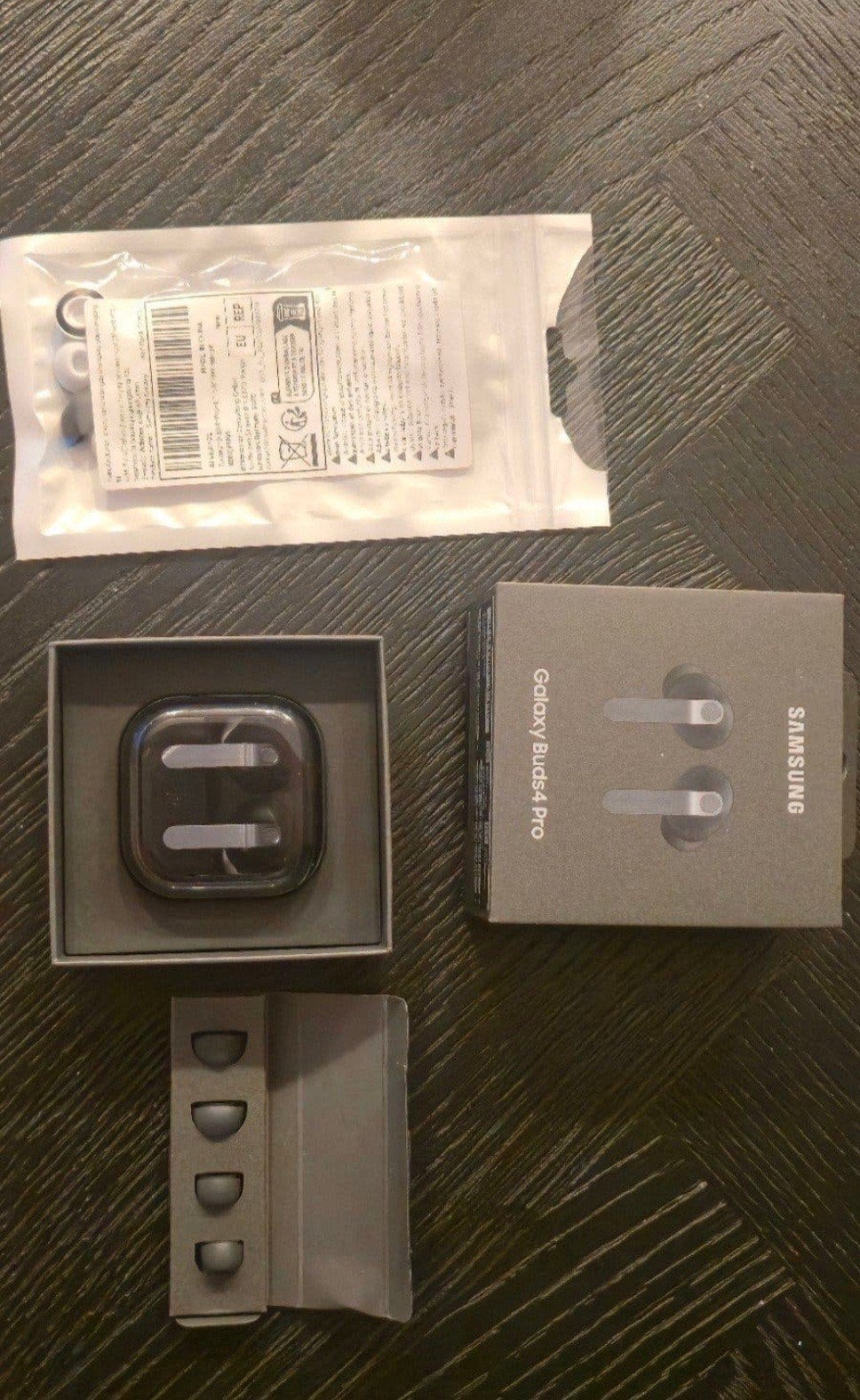 Samsung Galaxy Buds4 Pro met oorhaken, case en extra tips, Audio, Tv en Foto, Koptelefoons, Ophalen, In-ear, Zo goed als nieuw