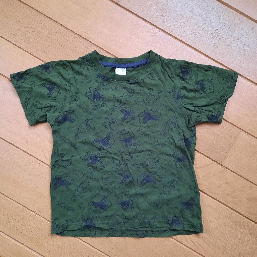 T- shirt donker groen blauwe dino's maat 128/134, Kinderen en Baby's, Ophalen of Verzenden, Zo goed als nieuw, Jongen, Shirt of Longsleeve