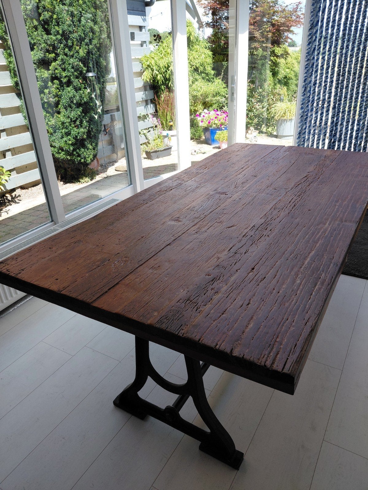 Robuuste eettafel met gietijzeren onderstel, Gebruikt, Industrieel, Landelijk, 50 tot 100 cm, 150 tot 200 cm