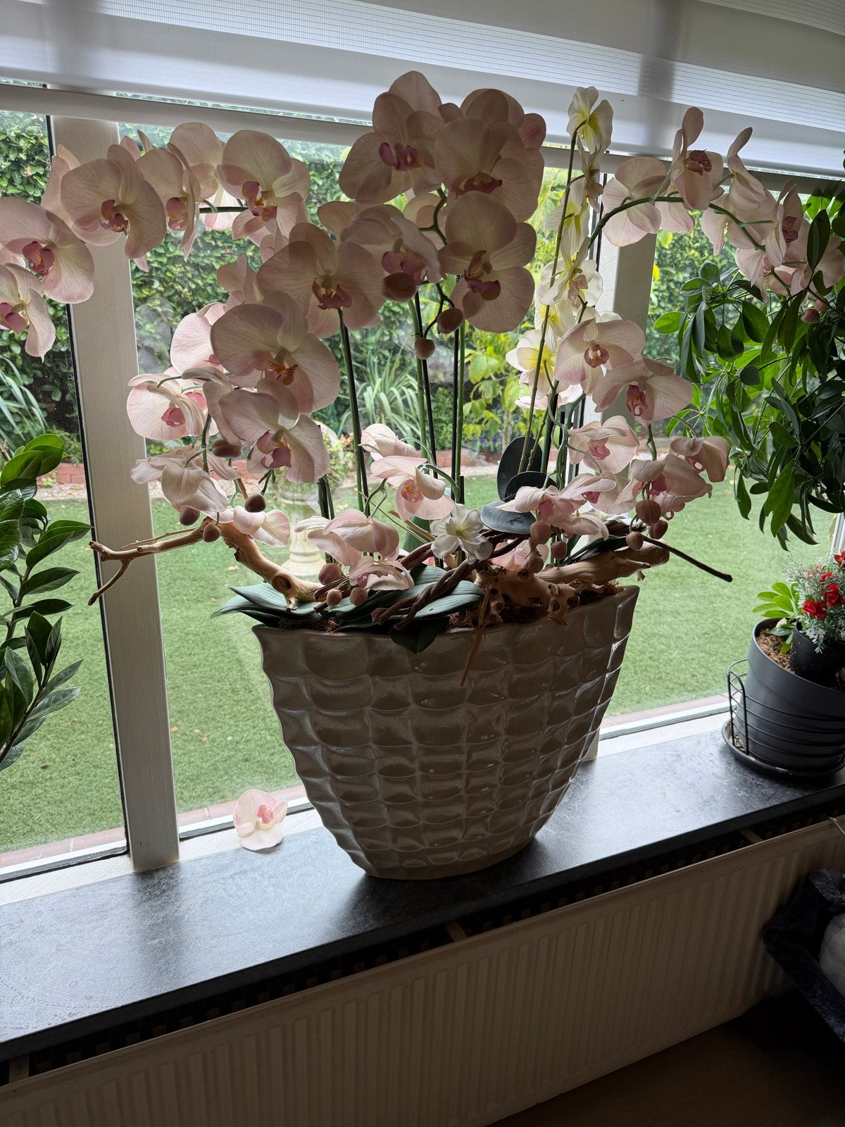 Prachtige grote kunst orchideeën in luxe pot, Huis en Inrichting, Ophalen, 100 tot 150 cm, Overige soorten, Halfschaduw