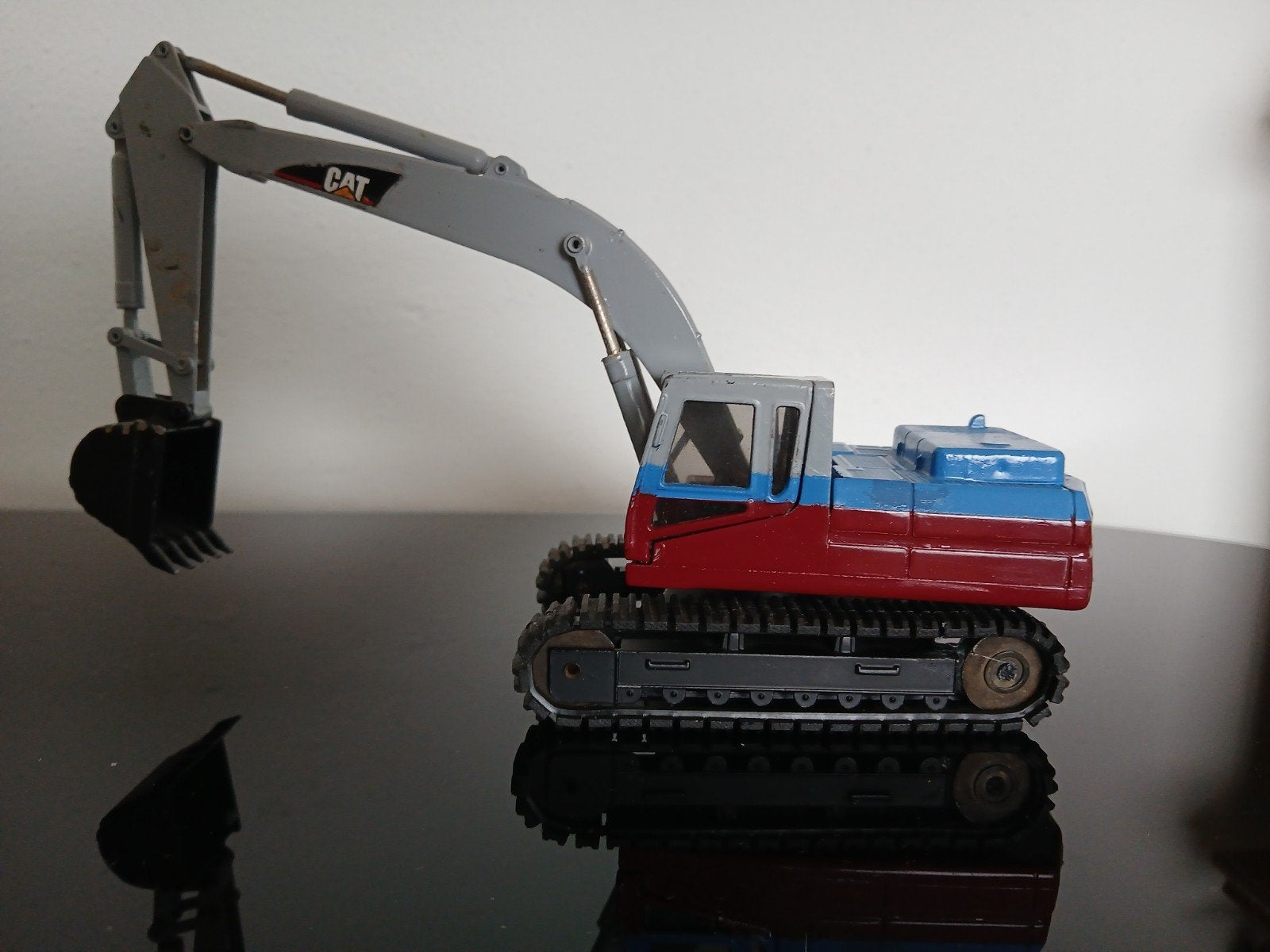 Caterpillar graafmachine in bedrijfskleur, Ophalen of Verzenden, Bus of Vrachtwagen