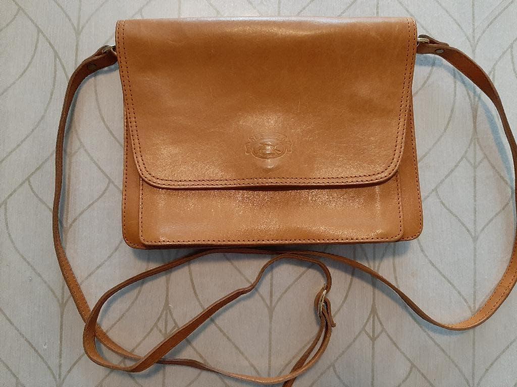 Bruine Leren Dames Schouder Tas van La Moda Design., Sieraden, Tassen en Uiterlijk, Tassen | Damestassen, Zo goed als nieuw, Schoudertasje