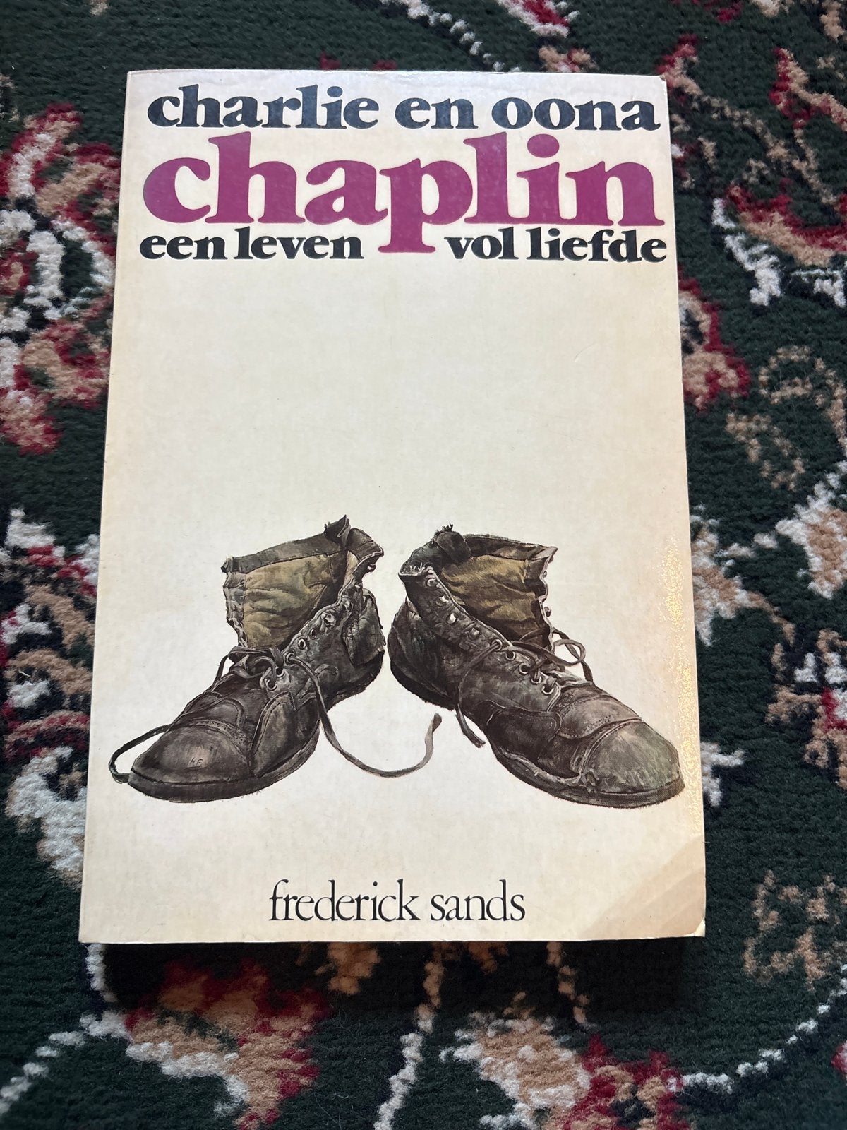 Charlie en Oona Chaplin: Een leven vol liefde, Boeken, Ophalen of Verzenden, Gelezen, Film, Tv en Media