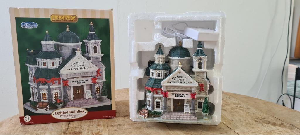 Lemax Plymouth Corners Town Hall, Diversen, Kerst, Zo goed als nieuw, Ophalen of Verzenden