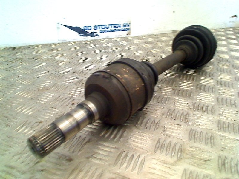 Aandrijfas Links Voor Saab 9-5 Estate (YS3E) 2002, Saab-de-info@saabgroup.com, Gebruikt, Marienbergstraße  96, Nürnberg 90411, , Duitsland
