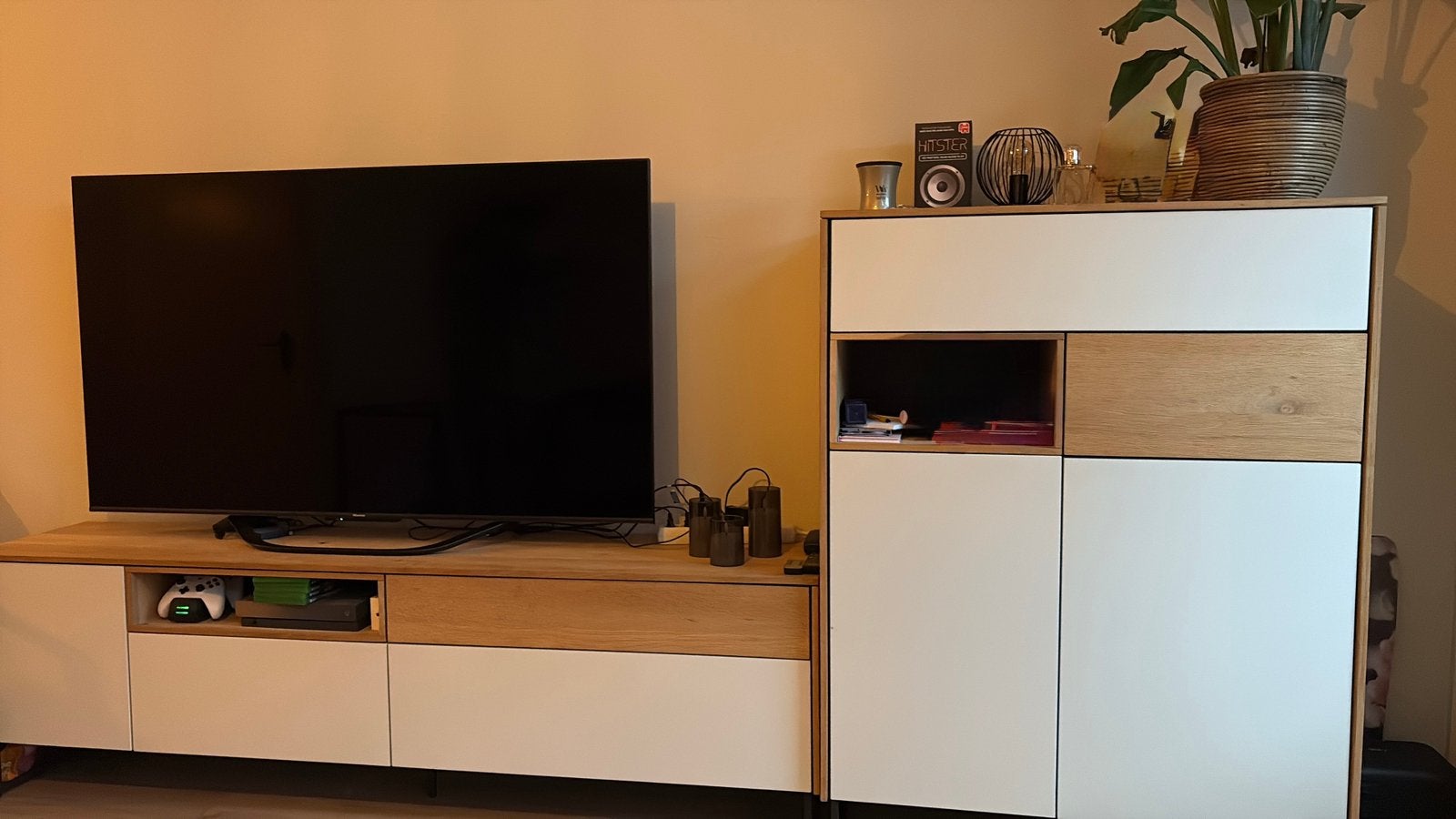 Complete set Darwin eettafel, tv-meubel en highboard XOOON, Huis en Inrichting, Complete inboedels, Ophalen