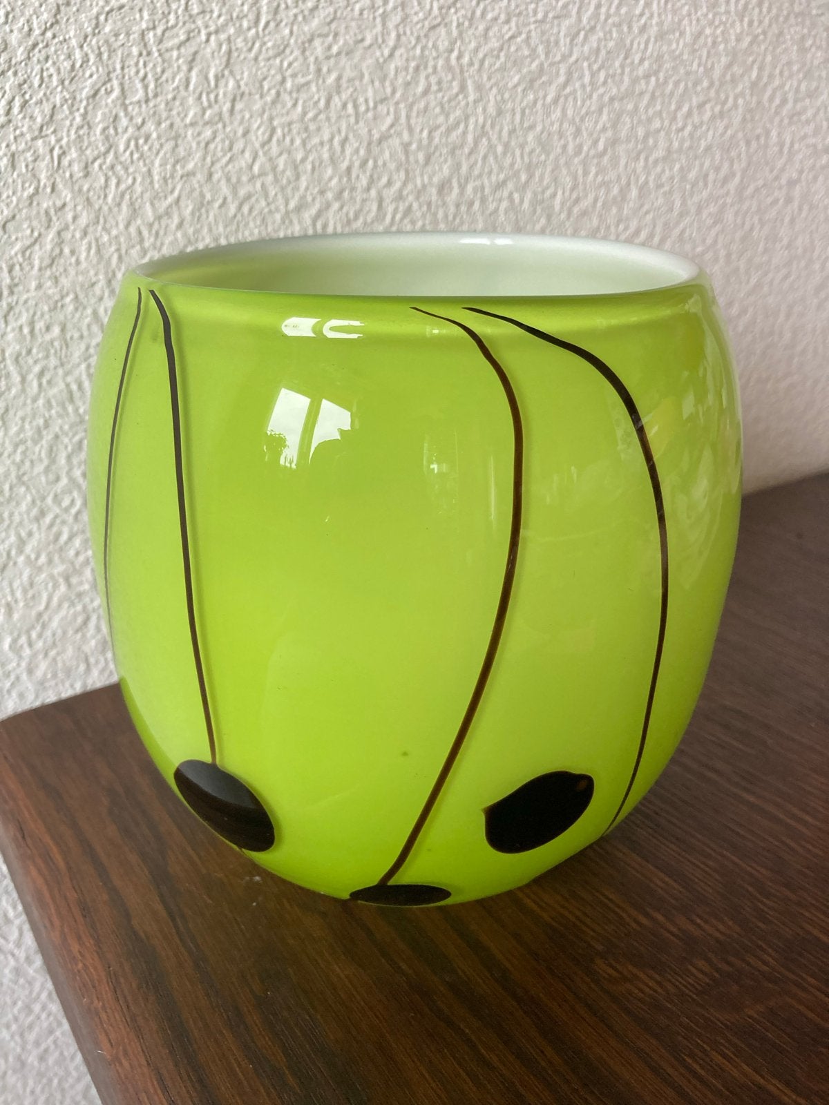 Appelgroene Dutz vaas met opale binnenzijde, Ophalen of Verzenden