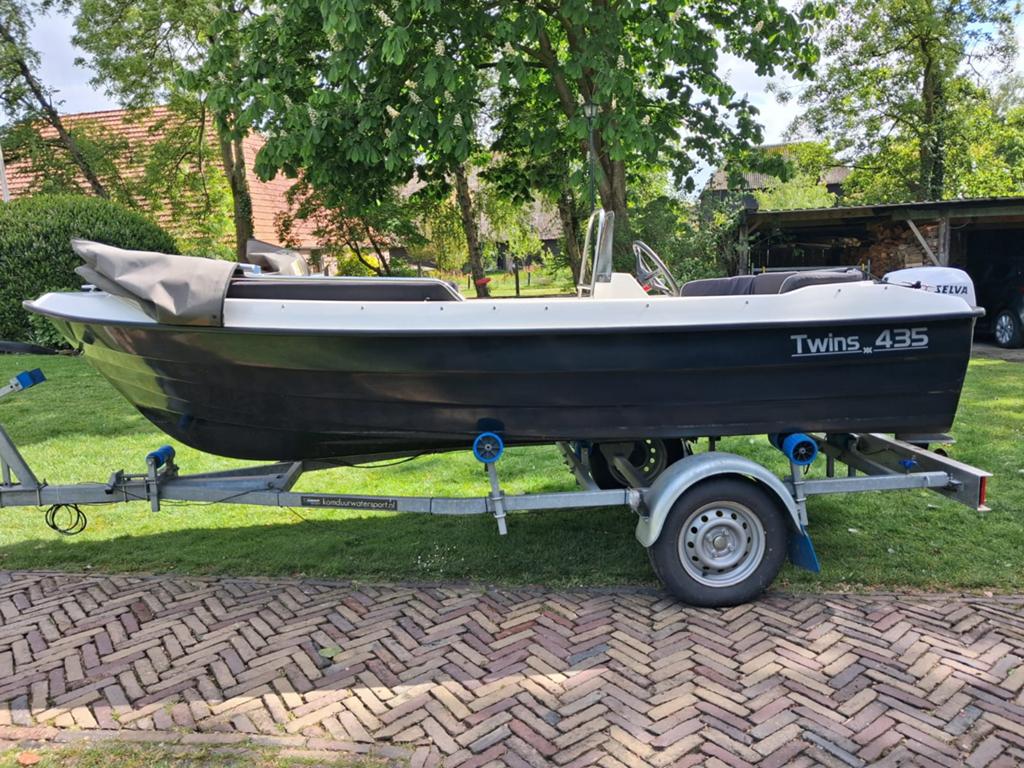 Twins 435 consoleboot met 8 PK motor, kussenset dekzeil, Watersport en Boten, Sloepen, 8 pk, Consoleboot, Gebruikt, Rondzit