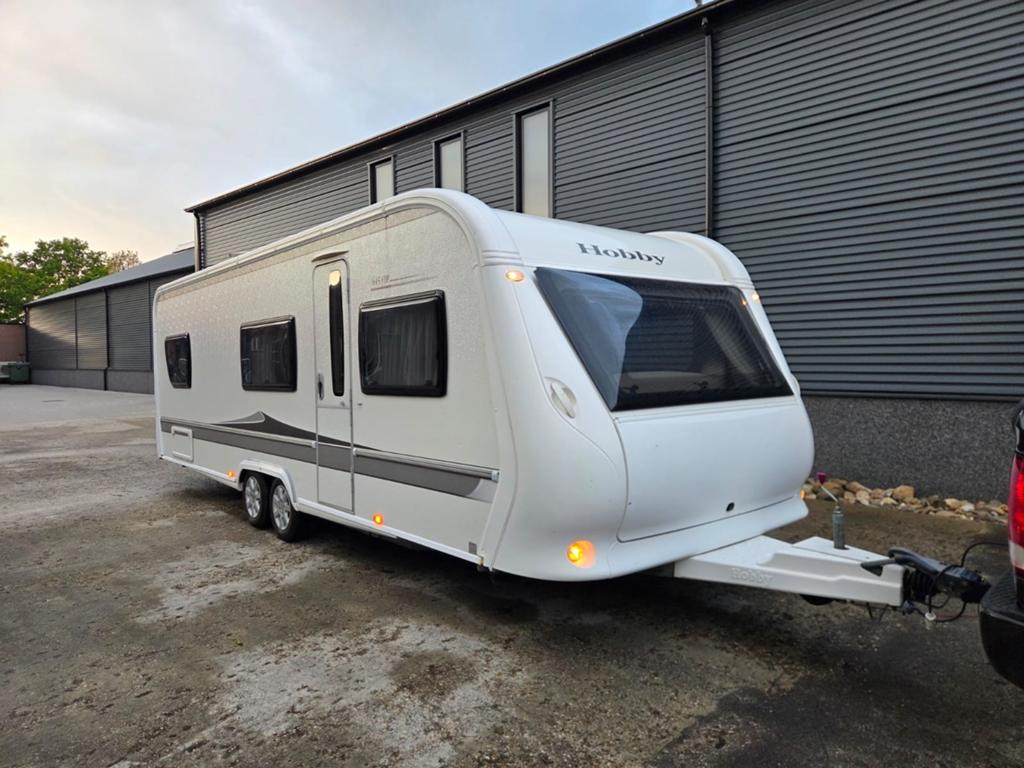 Hobby 645 VIP 2010 - Zeer nette staat, compleet!, Caravans en Kamperen, Caravans, Rondzit, Hobby, Bedrijf, Dwarsbed