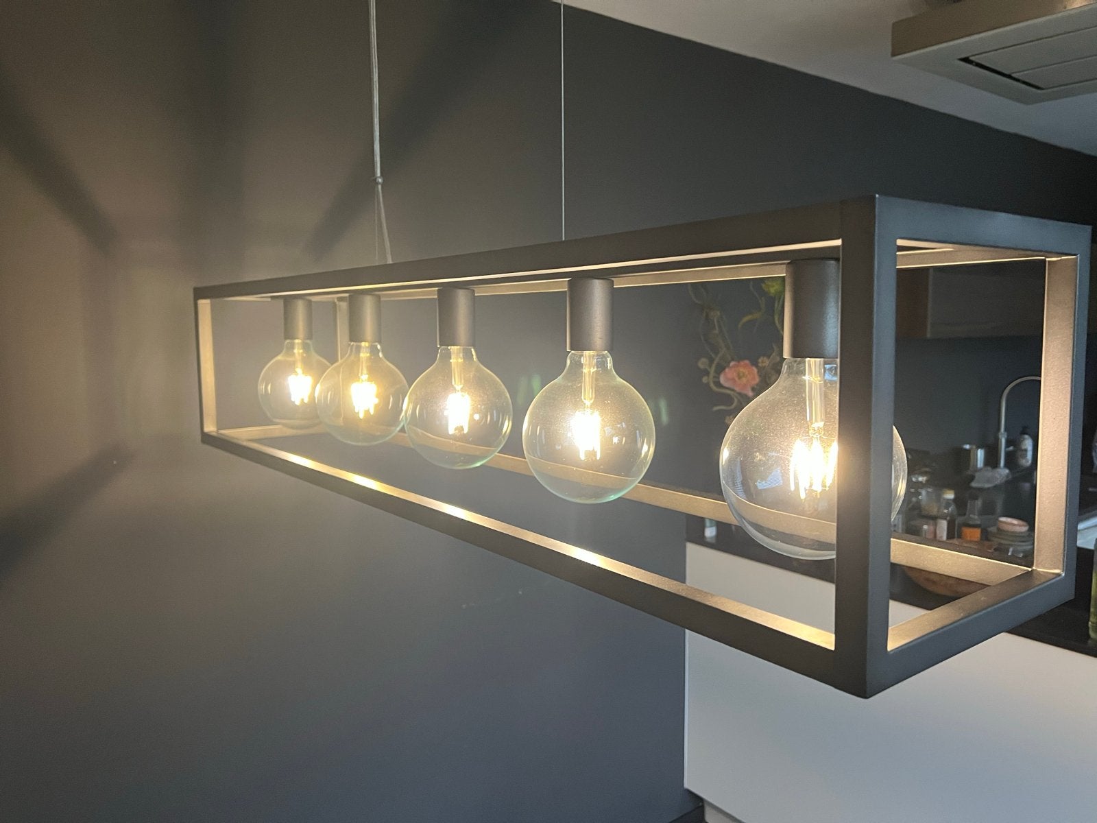 Moderne industriele hanglamp met 5 lampen