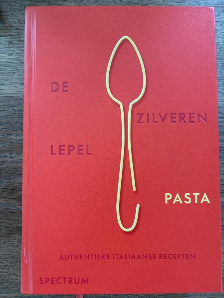 De Zilveren Lepel Pasta - Authentieke Italiaanse Recepten, Ophalen of Verzenden, Zo goed als nieuw, Italië, Hoofdgerechten