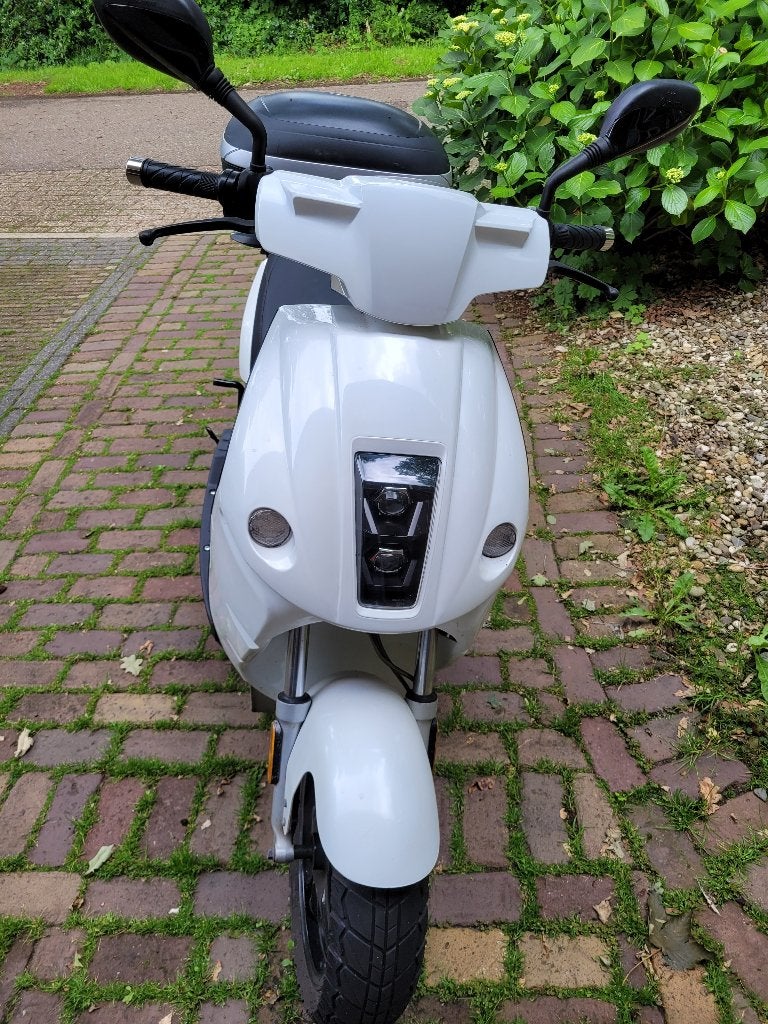 Elektrische Scooters nooit meer tanken, Ophalen, Elektrisch, Zo goed als nieuw, 3799 cc