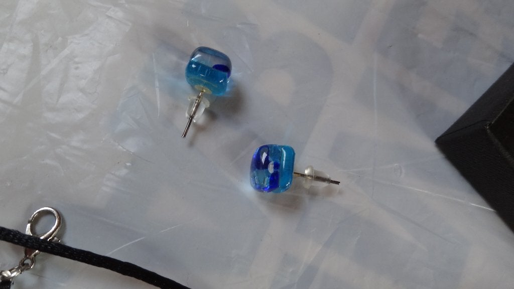 Sieradensetje , NIEUW , ketting met 2 oorknopjes met GRATIS, Overige materialen, Nieuw, Ophalen of Verzenden, Knopjes of Stekers