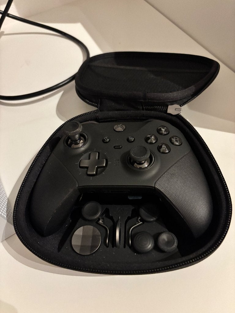 Foto 6 van Xbox series S met Elite controller