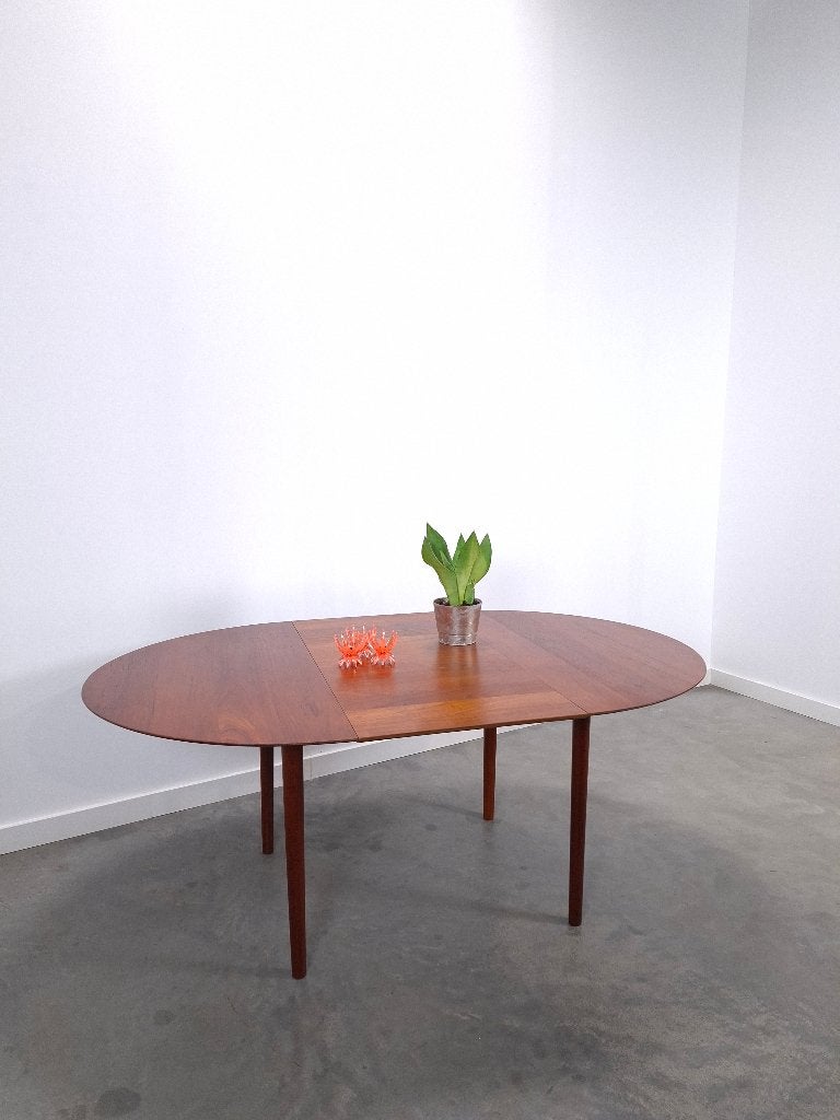 Vintage Deens Søborg uitschuifbare ovaal ronde eettafel, Huis en Inrichting, Gebruikt, Vintage Teak tafel, 100 tot 150 cm, Teakhout