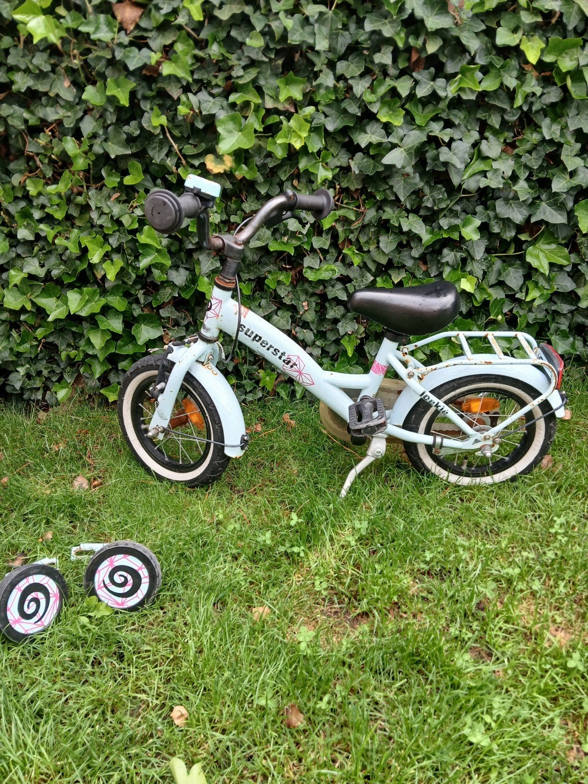 Kinderfiets 12 inch - Loekie met zijwieltjes, Fietsen en Brommers, Fietsen | Kinderfietsjes, Ophalen, Terugtraprem, Zijwieltjes