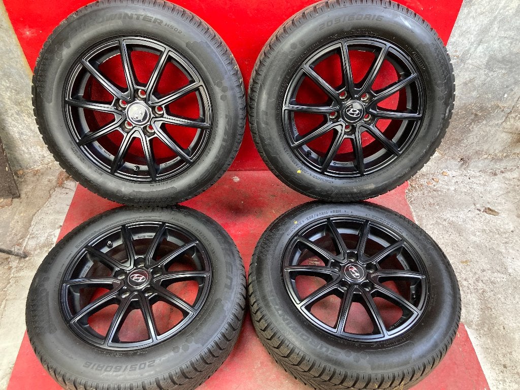 Winterbanden Hyundai Kona 205/60R16, Auto-onderdelen, Gebruikt, 16 inch, ., Banden en Velgen