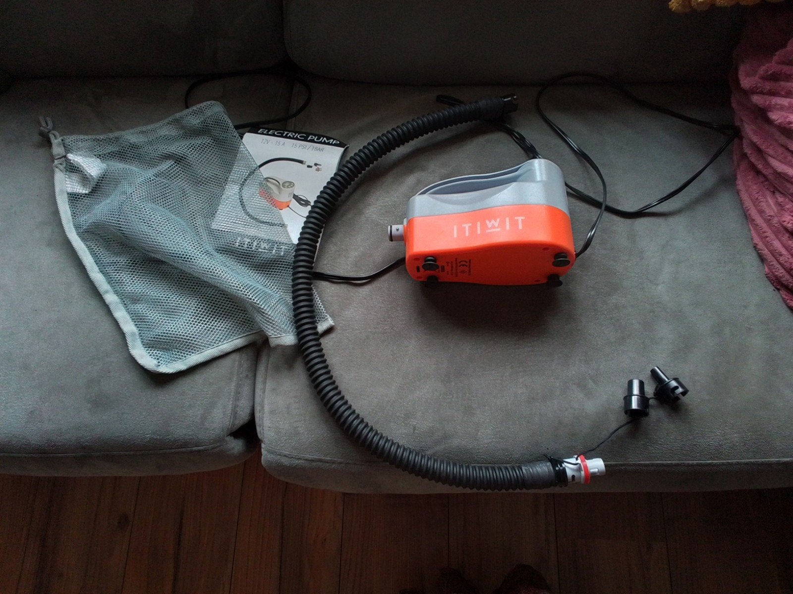 Itiwit 12V elektrische hogedruk pomp 15 PSI/1 BAR, Watersport en Boten, Ophalen of Verzenden, Zo goed als nieuw, SUP-accessoire