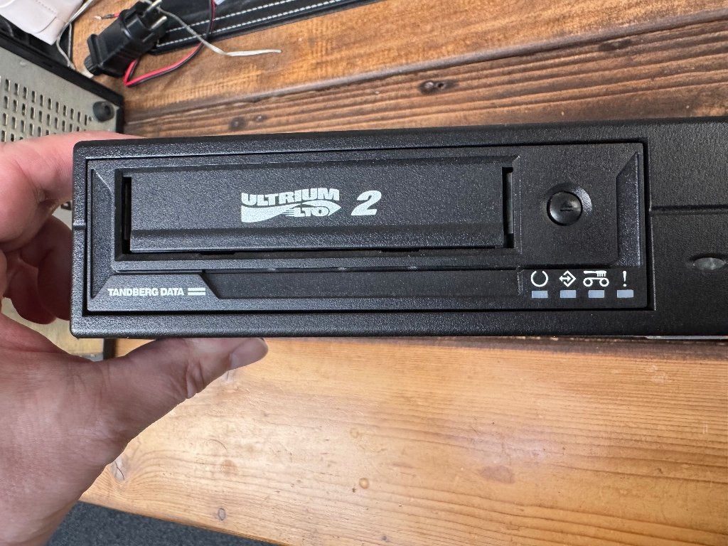 Tapestreamer Tandberg Data 420LTO + 5 x LTO2 tapes, SCSI, Tandberg, Ophalen of Verzenden, Desktop
