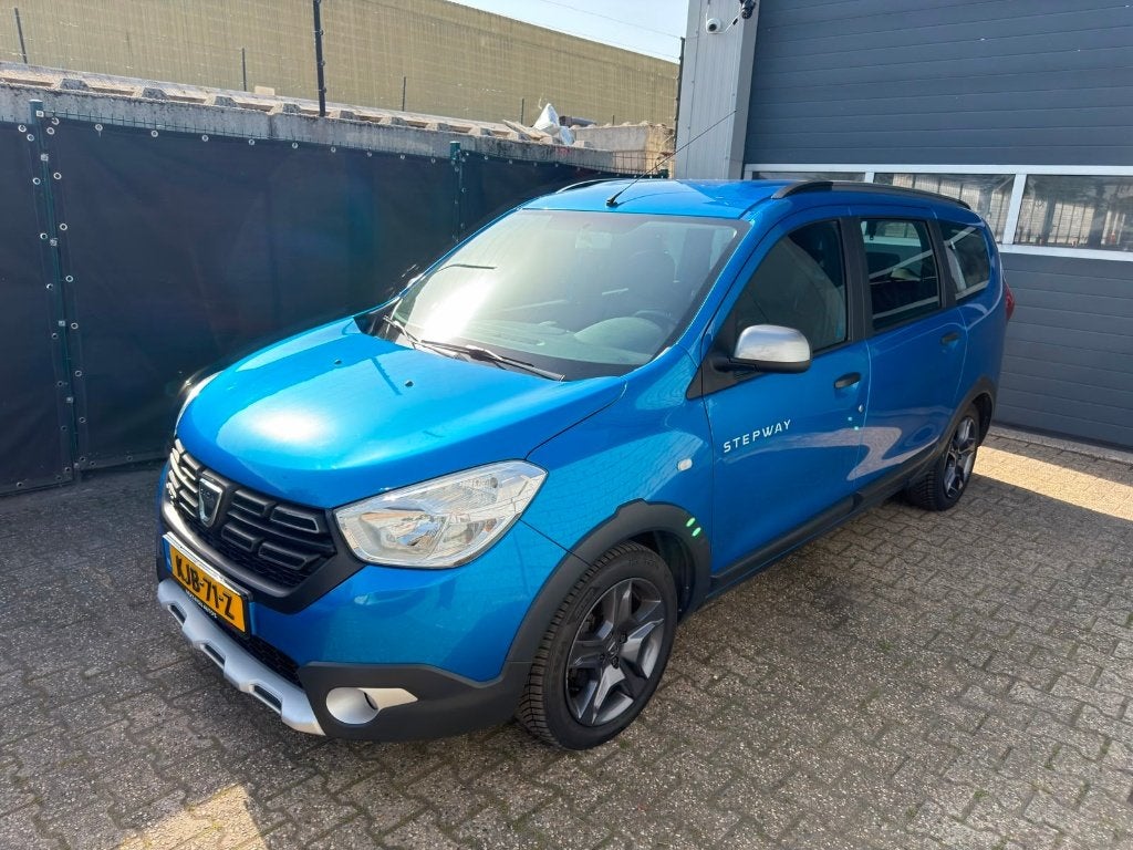 Dacia Lodgy Stepway 1.2 Benzine - Airco, Dealer onderhouden, Auto's, Dacia, Voorwielaandrijving, Handgeschakeld, USB, Euro 6