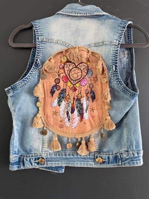 Gaaf mouwloos spijkerjack met grote Ibiza applicatie maat M, Maat 38/40 (M), Blauw, Miss Sexy Jeans, Nieuw