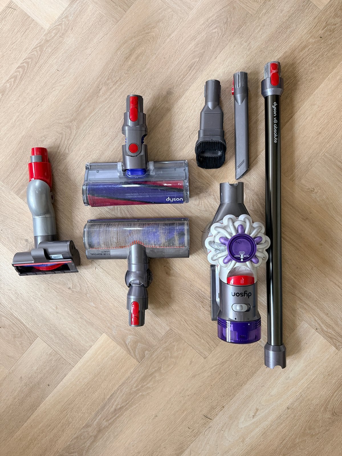 Defecte Dyson V8 - accu goed, incl. accessoires, Draadloos, Ophalen of Verzenden, Dyson, Niet werkend