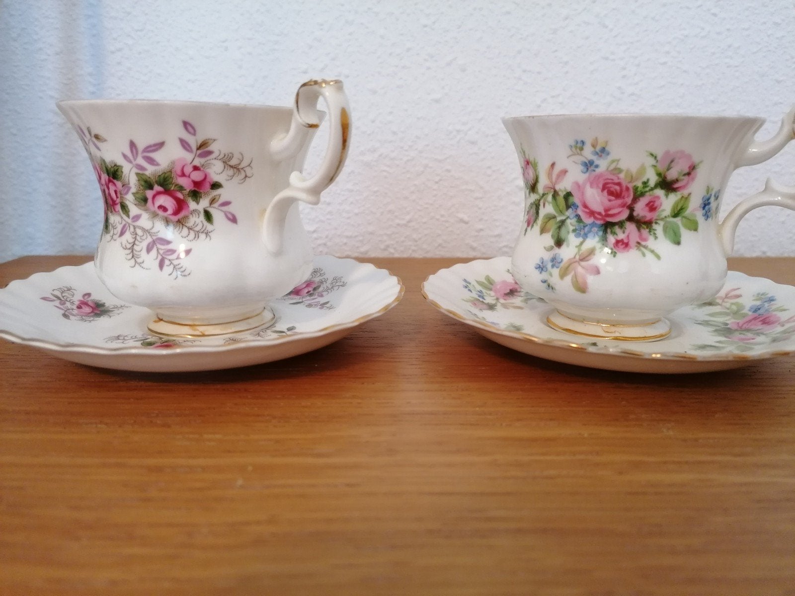 2 kopjes met schotels. Merk: Royal Albert., Antiek en Kunst, Antiek | Servies los, Ophalen of Verzenden