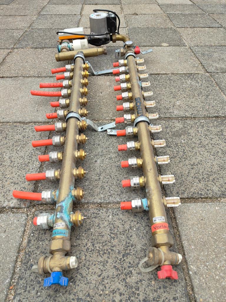 12-groeps vloerverwarming verdeler met flow-sensoren, Ophalen, Minder dan 60 cm, Overige typen, Minder dan 30 cm