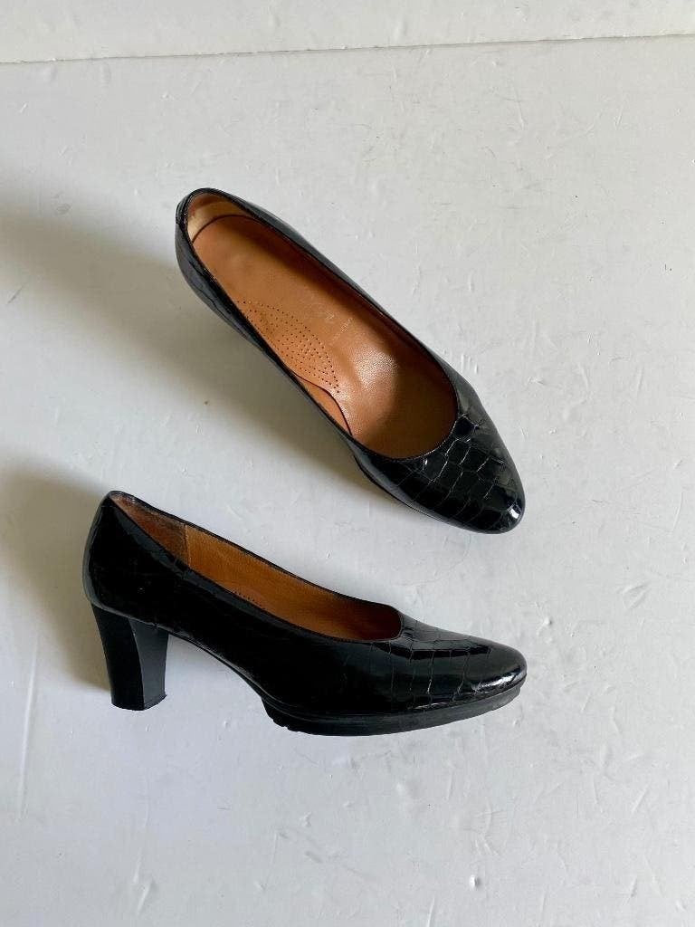 i522 Voltan: maat 38 lak-leren pumps schoenen hak zwart leer, Kleding | Dames, Zwart, Voltan, Ophalen of Verzenden, Zo goed als nieuw