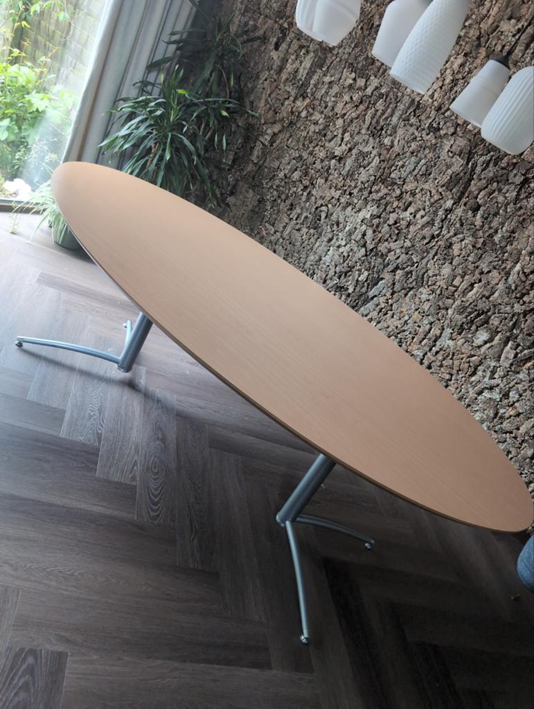 Ovale Artifort eettafel tafel 220x120cm, 100 tot 150 cm, 200 cm of meer, Ophalen of Verzenden, Zo goed als nieuw