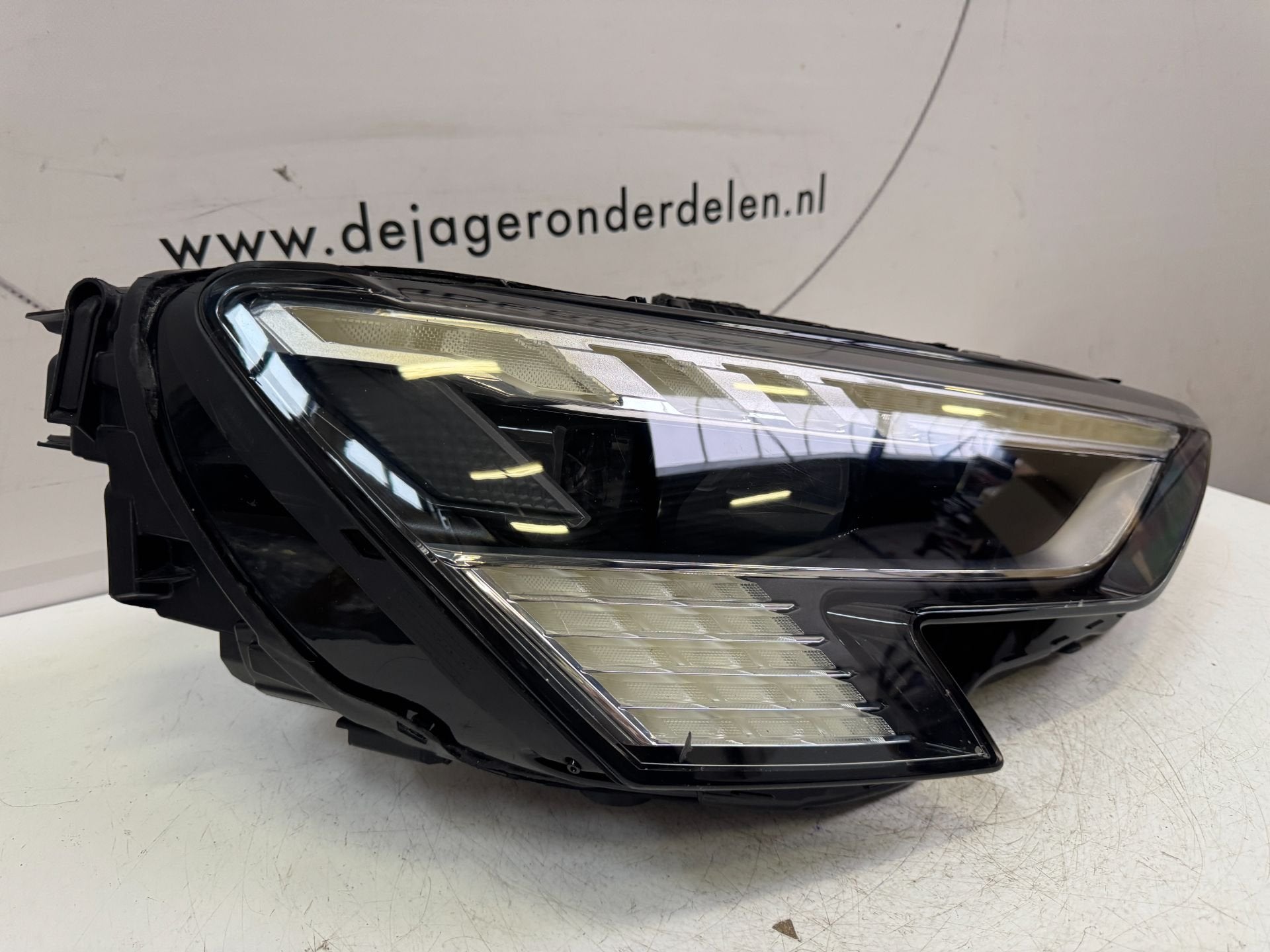 AUDI 8Y A3 S3 RS3 VOL LED MATRIX KOPLAMP RECHTS 8Y0941036, Gebruikt, AUDI AG, Auto-Union-Strasse 1
85045  Ingolstadt, DE, Kundenbetreuung@audi.de