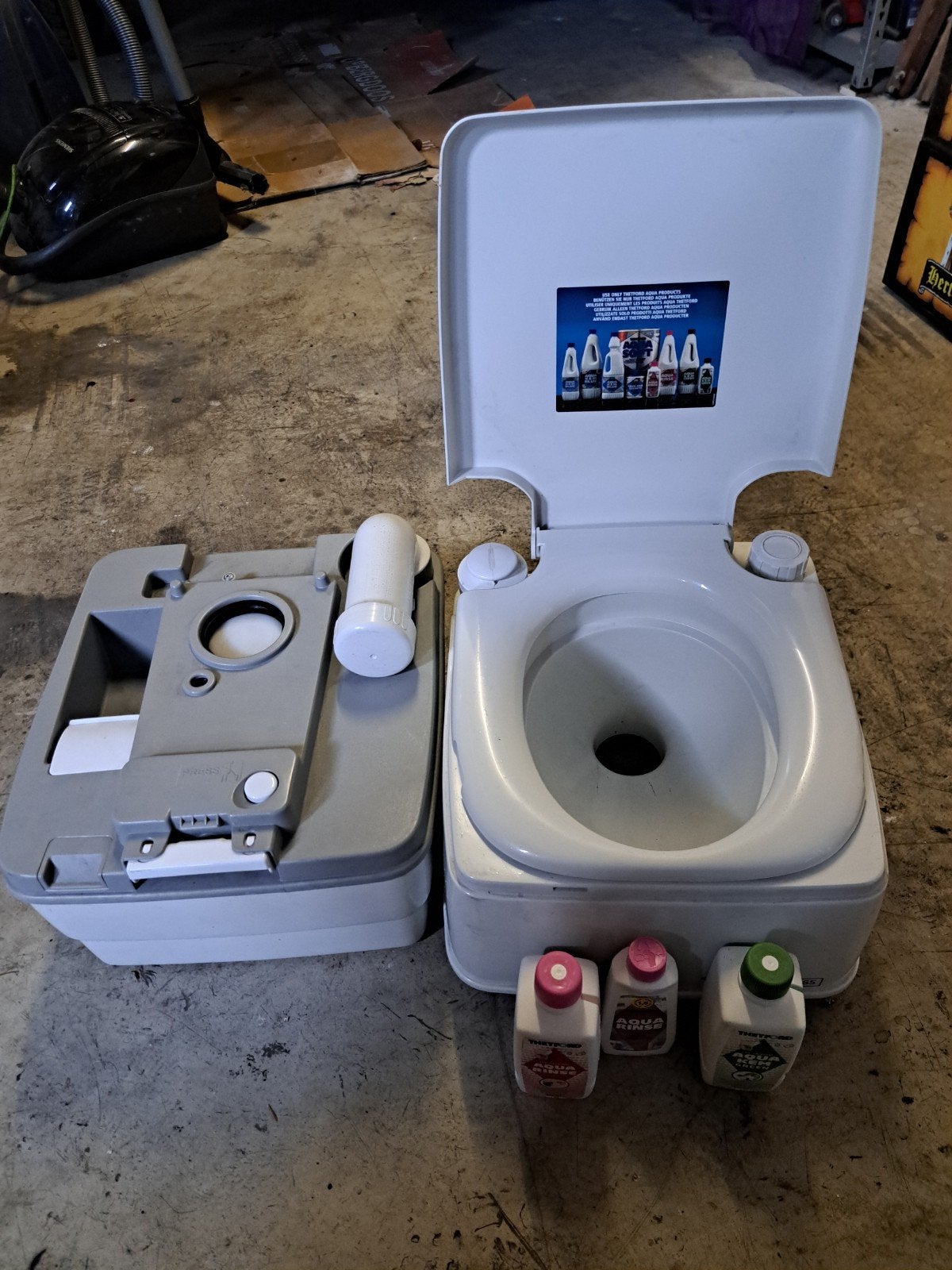 Thetford Cassettetoilet C200 met Aqua Kem en Aqua Rinse, Ophalen, Zo goed als nieuw