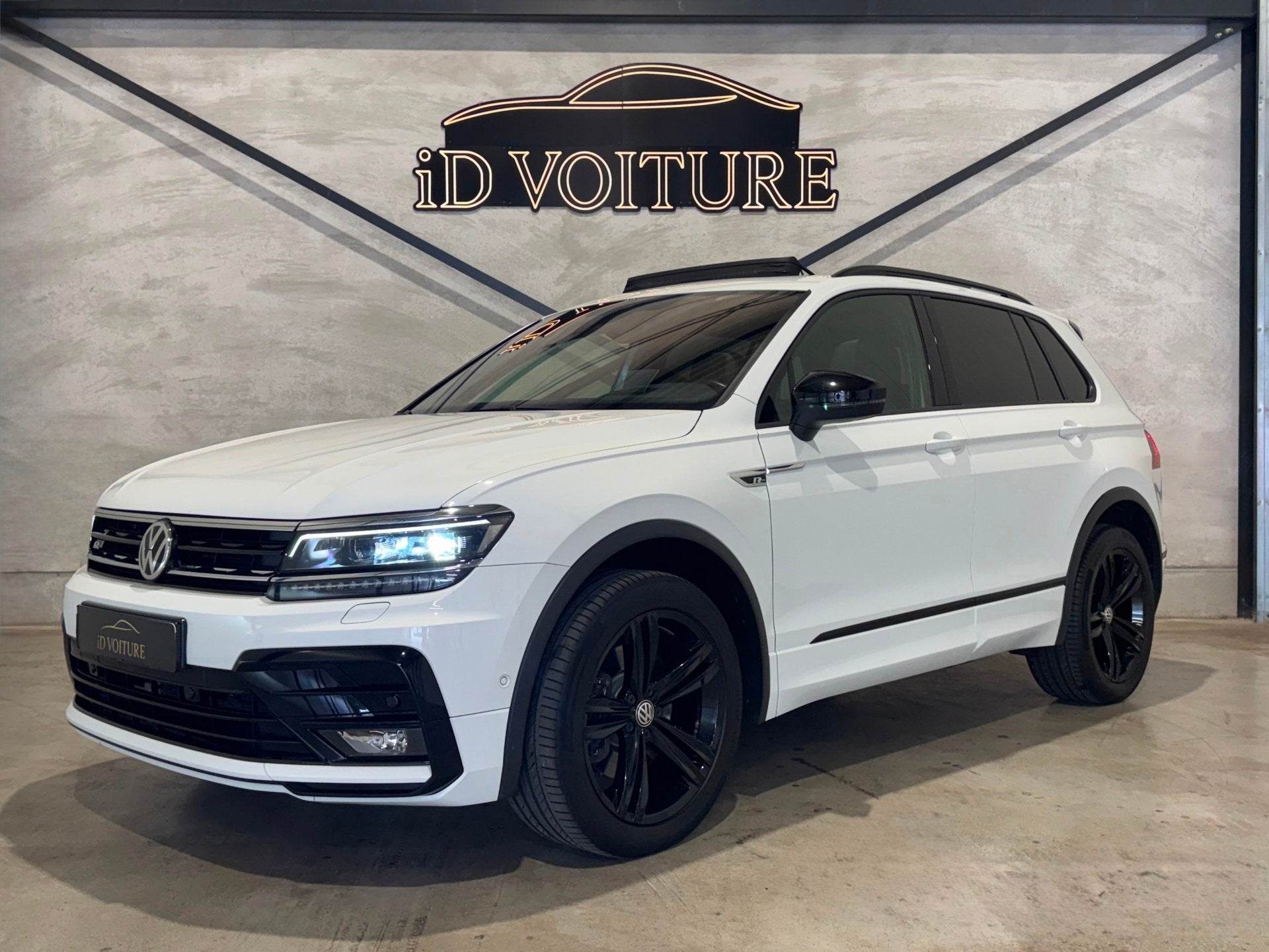 Volkswagen Tiguan 2.0 TSI 4Motion Highline R-Line 4 motion 1, Zwart, 1984 cc, Automatische klimaatregeling, Wit