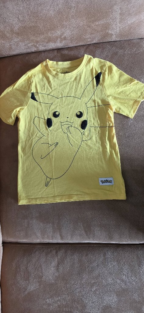 Pokemon t-shirt geel maat 128, Ophalen, Zo goed als nieuw, Jongen of Meisje, Shirt of Longsleeve