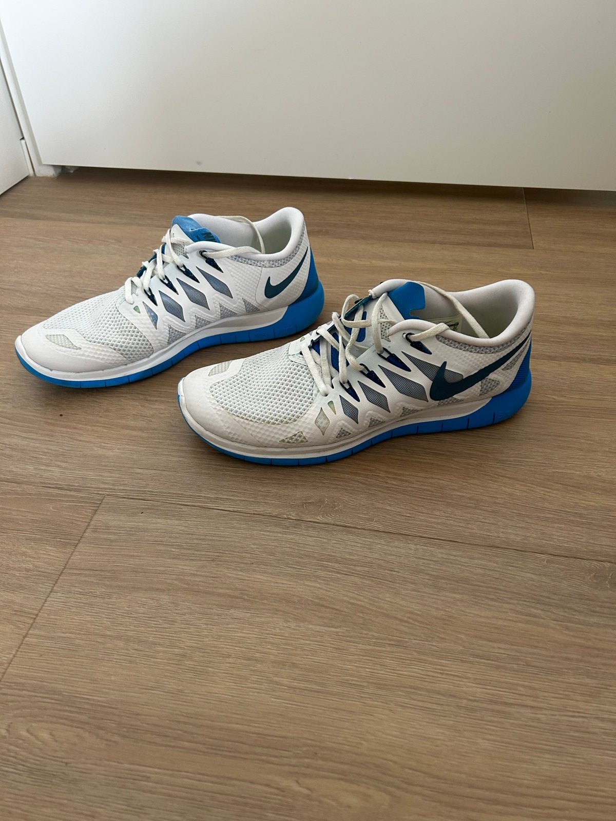 Nike Free 5.0 hardloopschoenen - Wit/Blauw - Maat 45, Kleding | Heren, Ophalen of Verzenden, Gedragen, Wit, Sneakers of Gympen