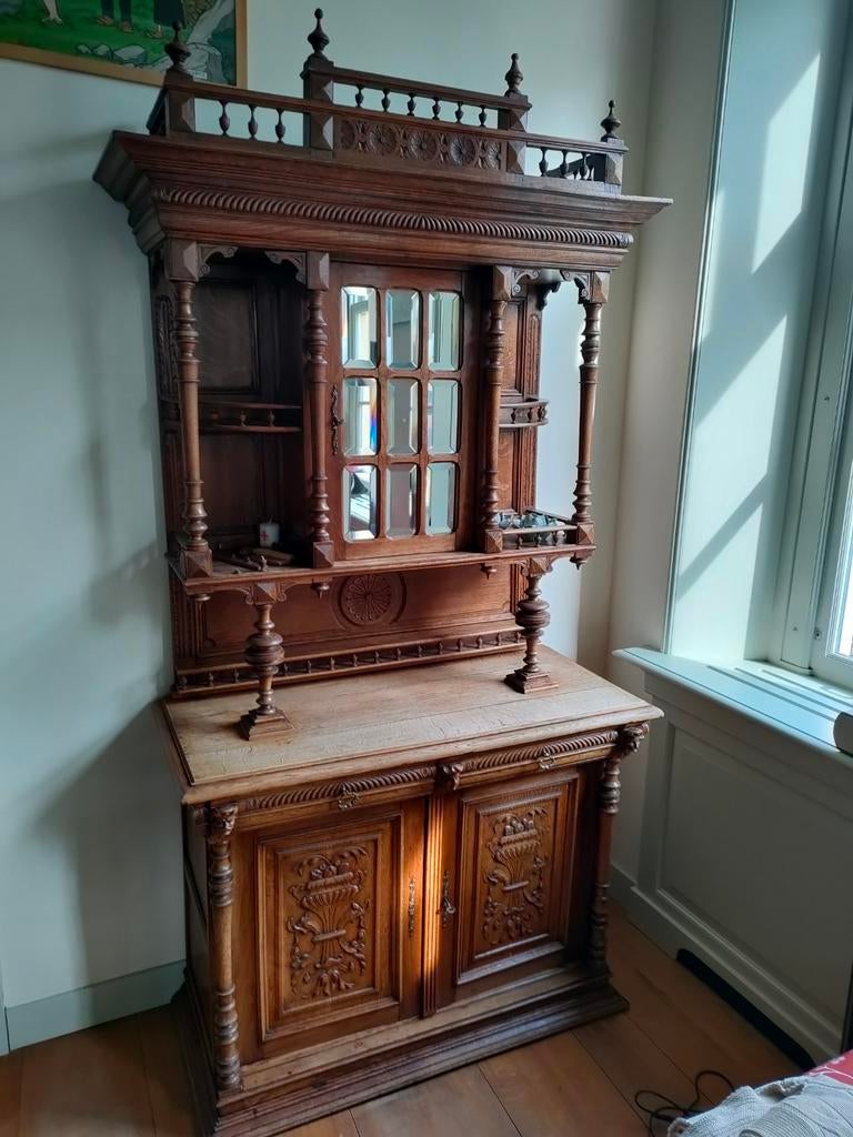 Mechelse houten kast, Ophalen